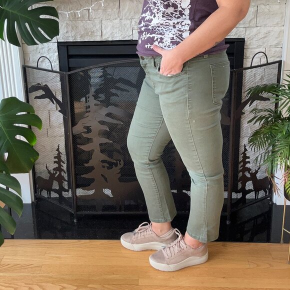 SONOMA Capri Crop Stretch Ladies Olive Green Soft Jeans. Size 14. Zip Pockets - Picture 7 of 12